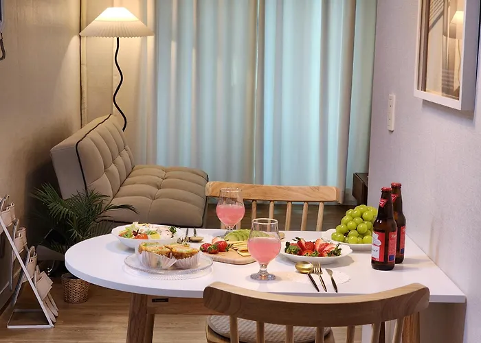 Apartamento Songjeong Station 7 Minutes On Foot, Gimpo Airport 2 Minutes, Hongdae 25 Minutes, Station 30 Minutes , Luggage Storage, Airport Bus Seúl