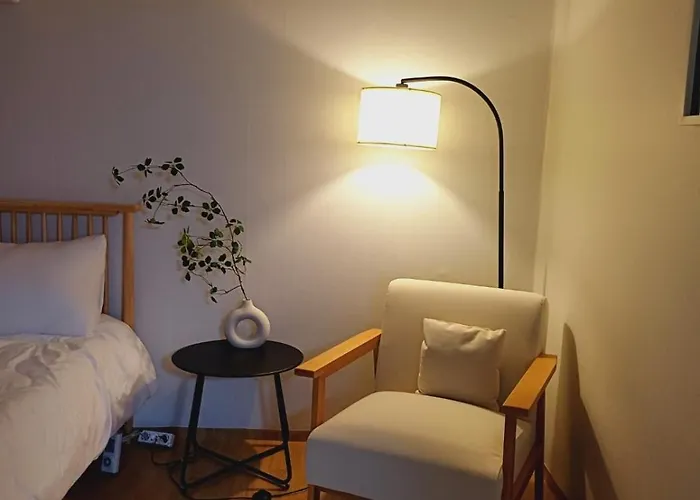 Songjeong Station 7 Minutes On Foot, Gimpo Airport 2 Minutes, Hongdae 25 Minutes, Station 30 Minutes , Luggage Storage, Airport Bus *